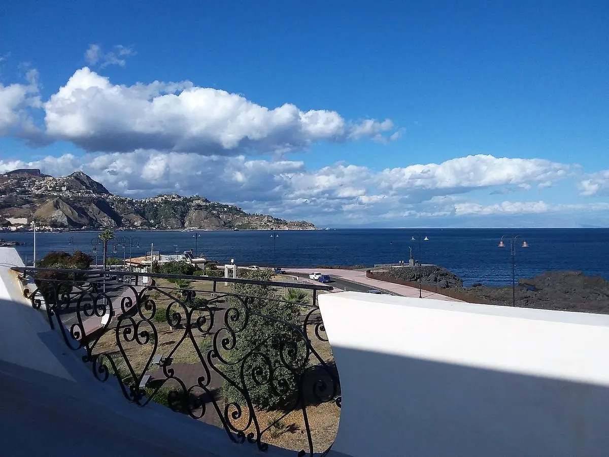 Hotel Orpheus Giardini-Naxos 2*,